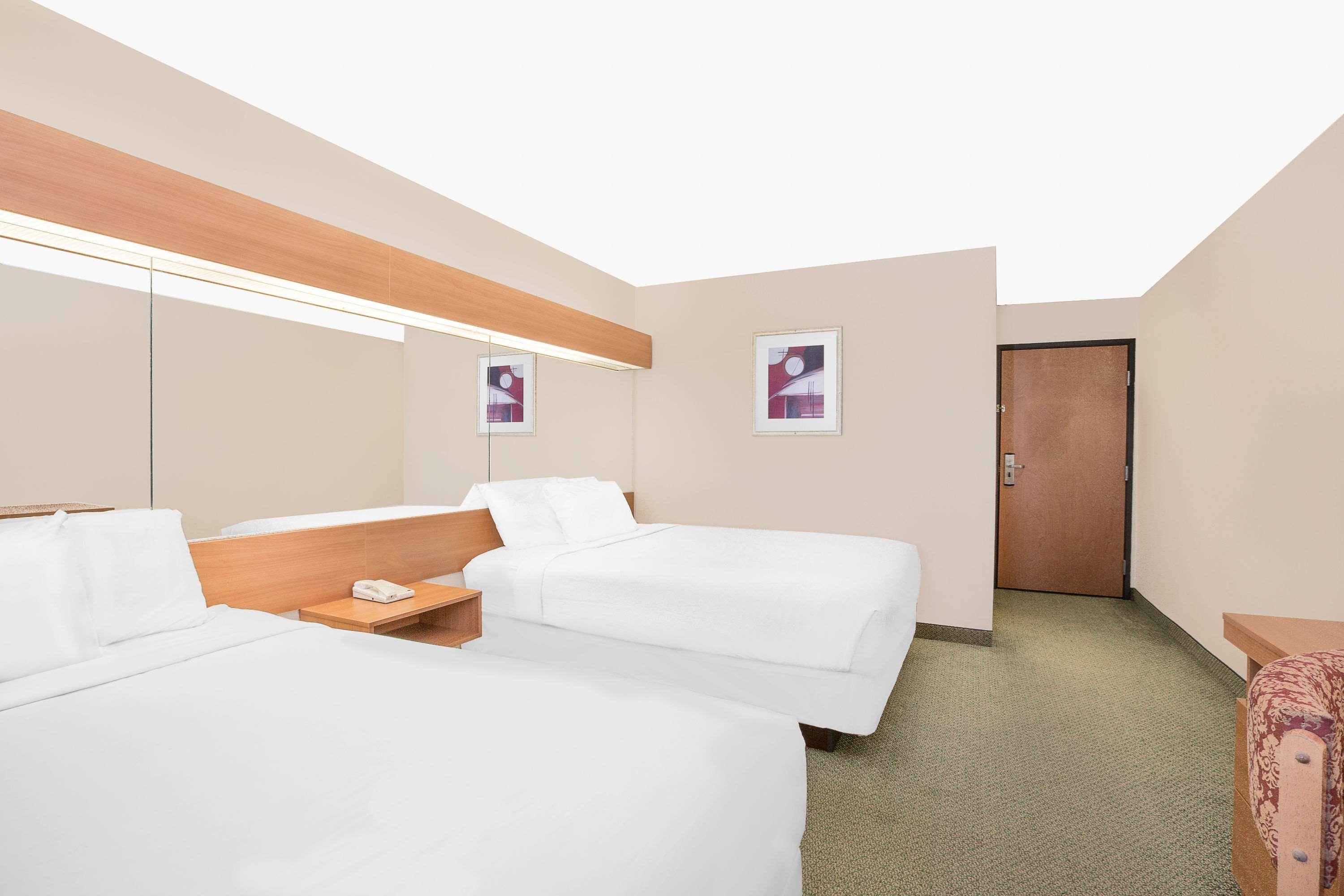 Microtel Inn & Suites By Wyndham Colfax Экстерьер фото