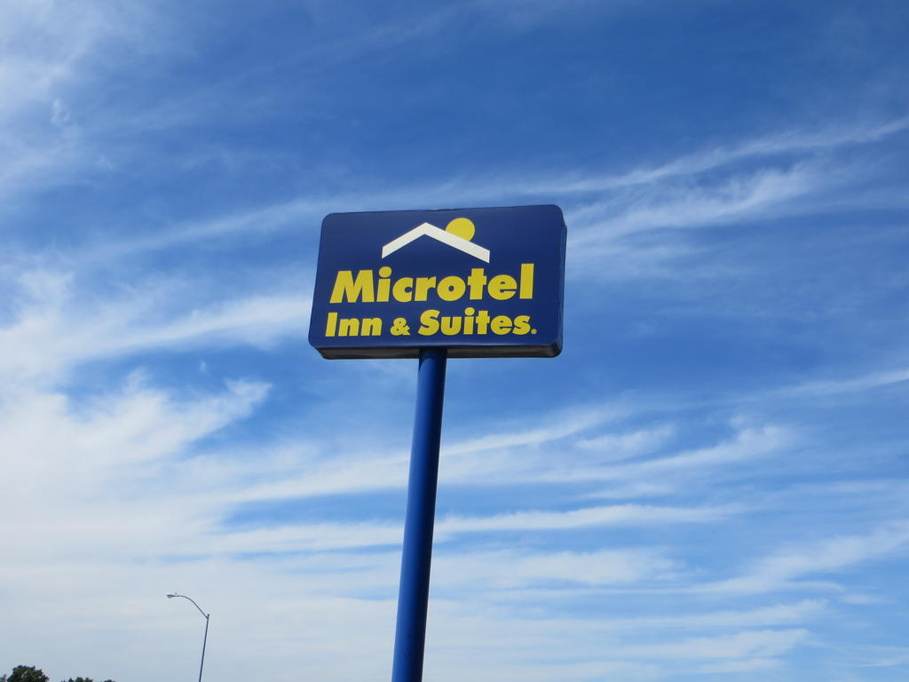 Microtel Inn & Suites By Wyndham Colfax Экстерьер фото